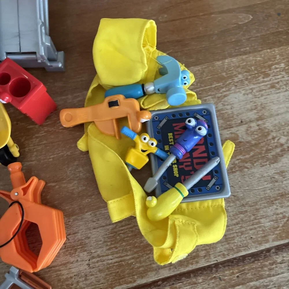 Fisher Price Handy Manny's Workshop Playset And Toolbelt